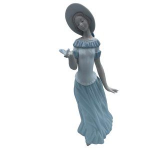 NAO by LLadro The Butterfly's Dance Porcelain Figurine Play with NAO LADY #1398